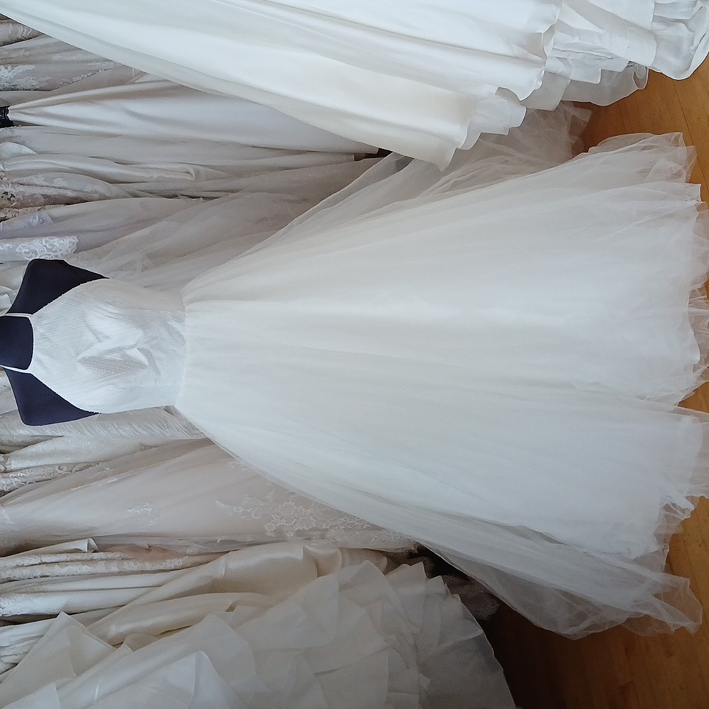 Ball gown wedding dress